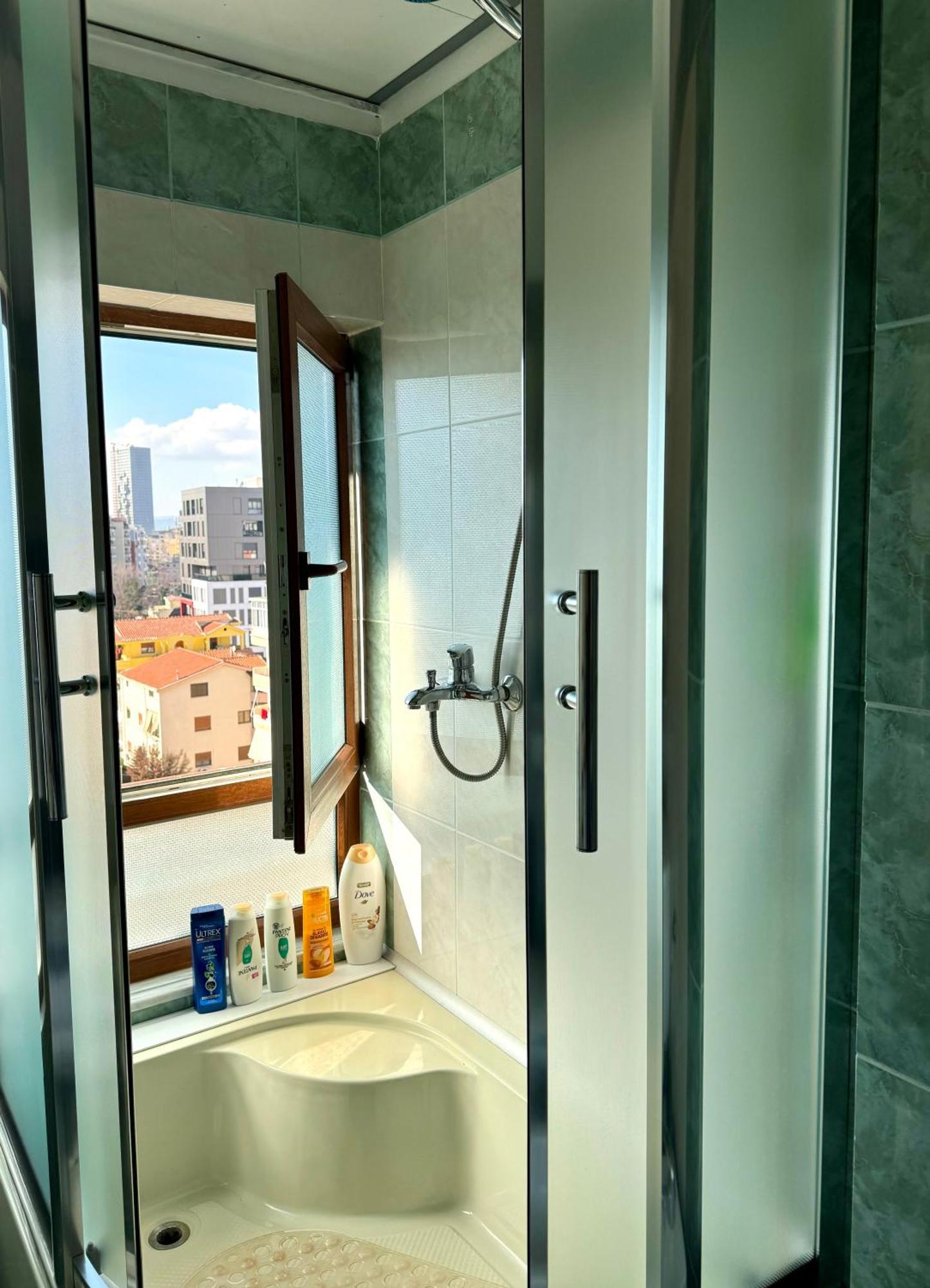 Skyview Oasis Premium Apartment Tirana Exterior photo