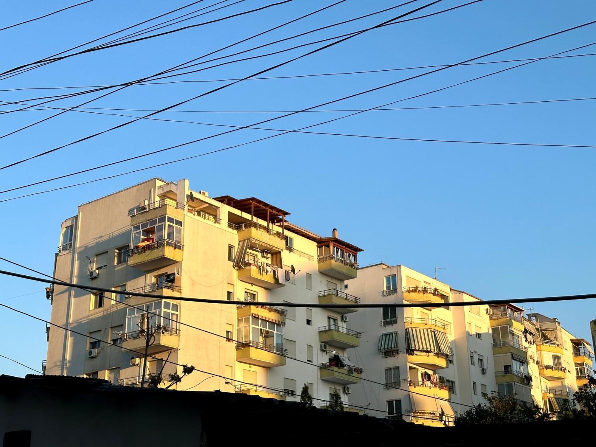 Skyview Oasis Premium Apartment Tirana Exterior photo