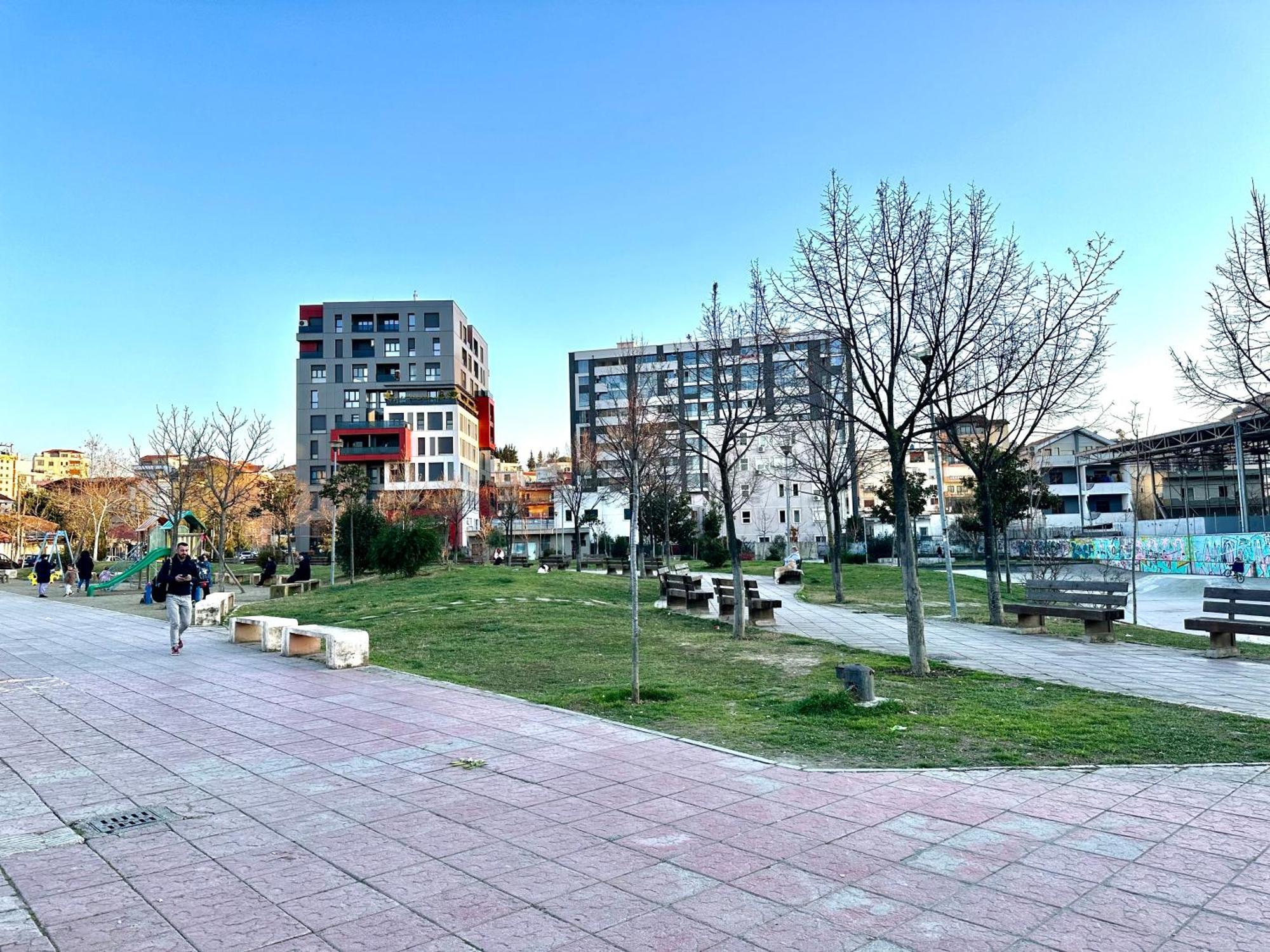 Skyview Oasis Premium Apartment Tirana Exterior photo